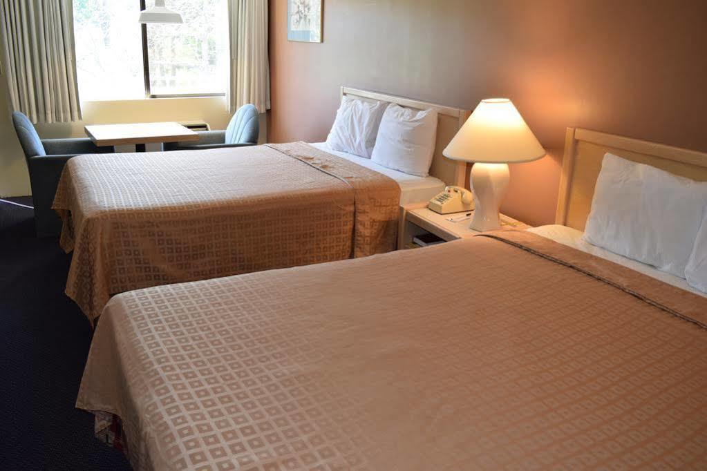 Valley Oaks Inn Woodland Bagian luar foto